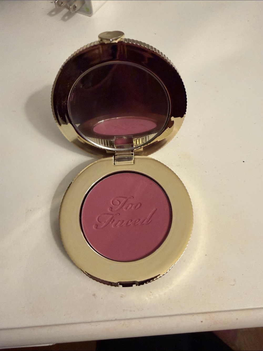 Too Faced Cloud Crush Blurring Berry Dreamy in Gold Compact